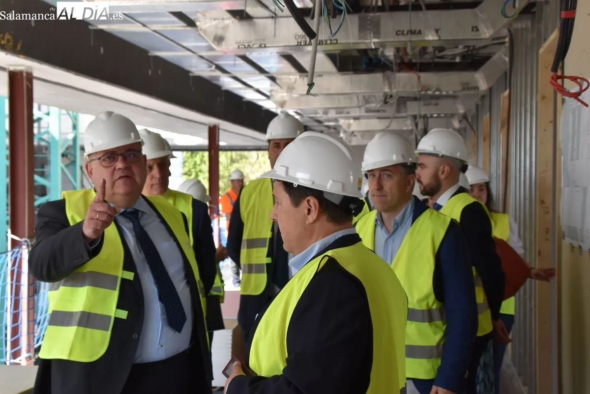 Visita del consejero de Sanidad, Alejandro Vázquez, a las obras del Centro de Salud de Prosperidad. Foto de Miguel A. González