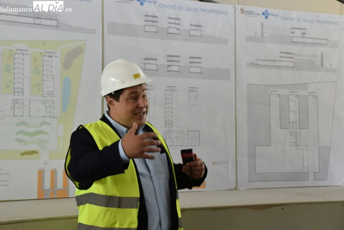 Visita del consejero de Sanidad, Alejandro Vázquez, a las obras del Centro de Salud de Prosperidad. Foto de Miguel A. González