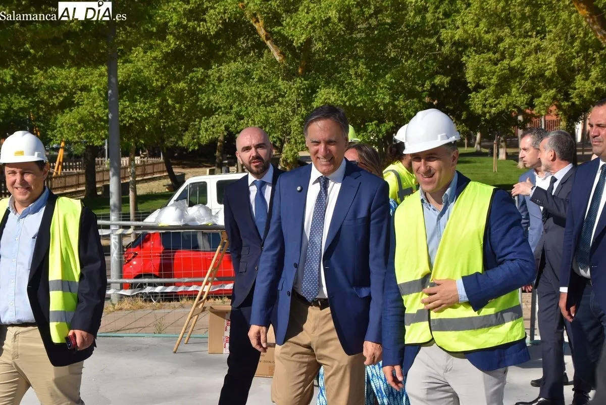 Visita del consejero de Sanidad, Alejandro Vázquez, a las obras del Centro de Salud de Prosperidad. Foto de Miguel A. González