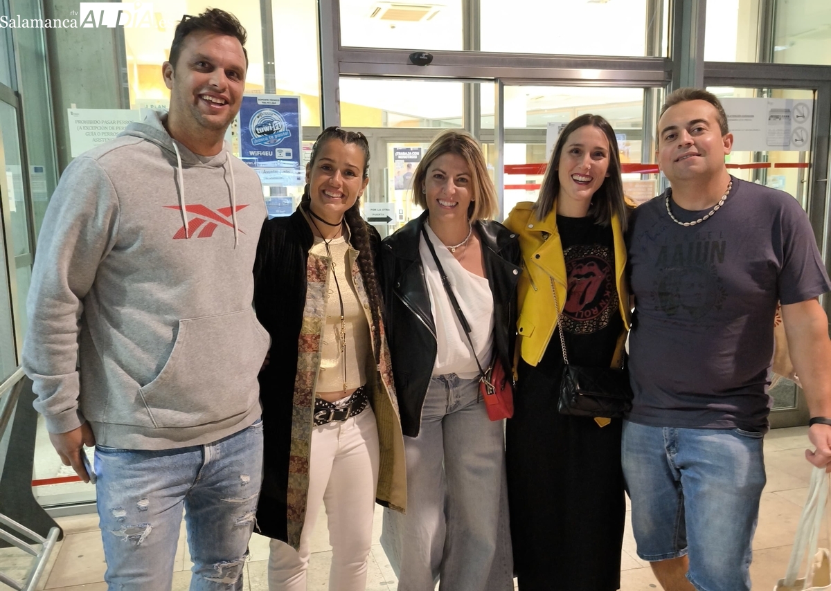 Nace en Aldeadávila la peña de la cantante Isabel Aaiún