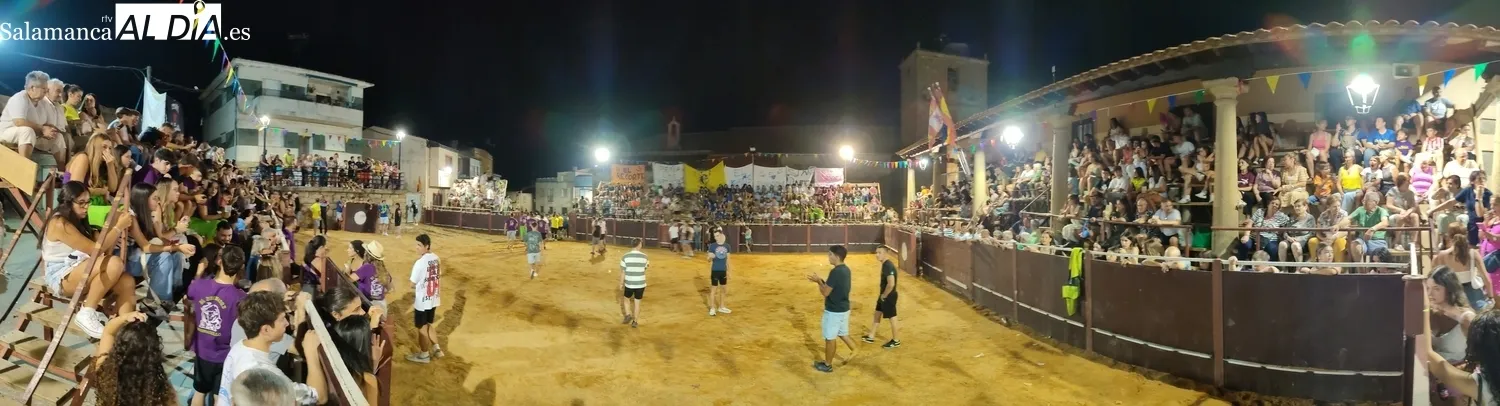 La plaza de Sobradillo ya espera las fiestas de Santiago Apóstol / CORRAL 