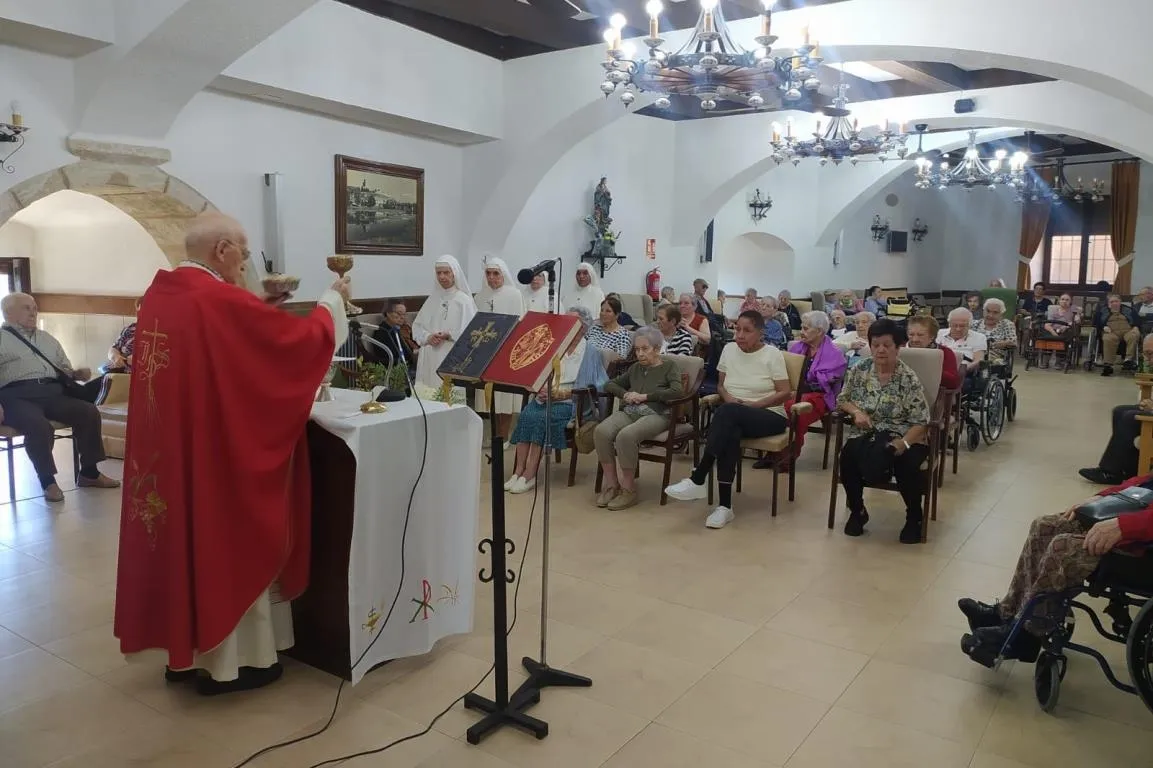 Foto 4 - El Hospital de la Pasi&oacute;n culmina su entretenida Semana del Abuelo