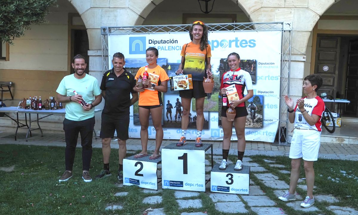 Ester Rodríguez gana el Triatlón de Dueñas 2025 en Palencia