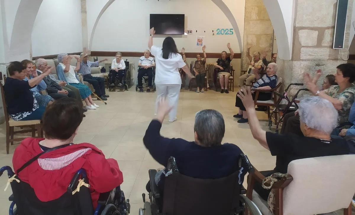 Foto 3 - El Hospital de la Pasi&oacute;n culmina su entretenida Semana del Abuelo