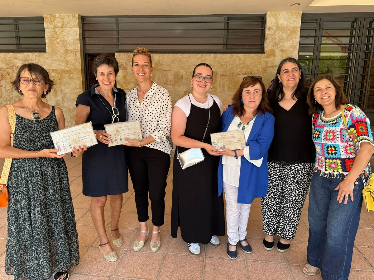 Homenaje en Villamayor a tres profesoras por su jubilación