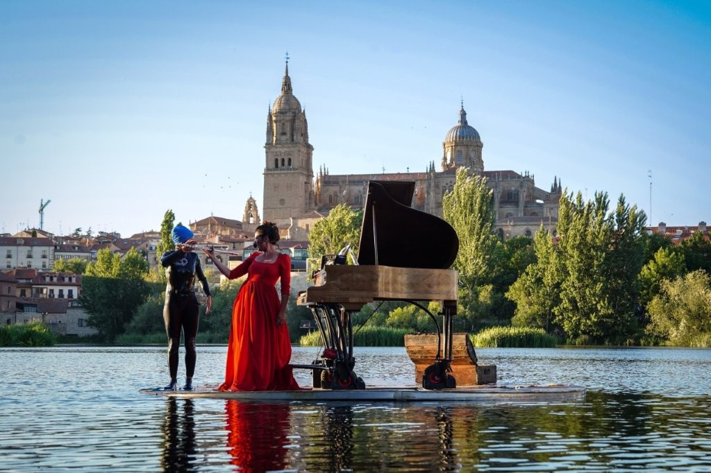 Piano flotante en el Tormes y más música en Salamanca