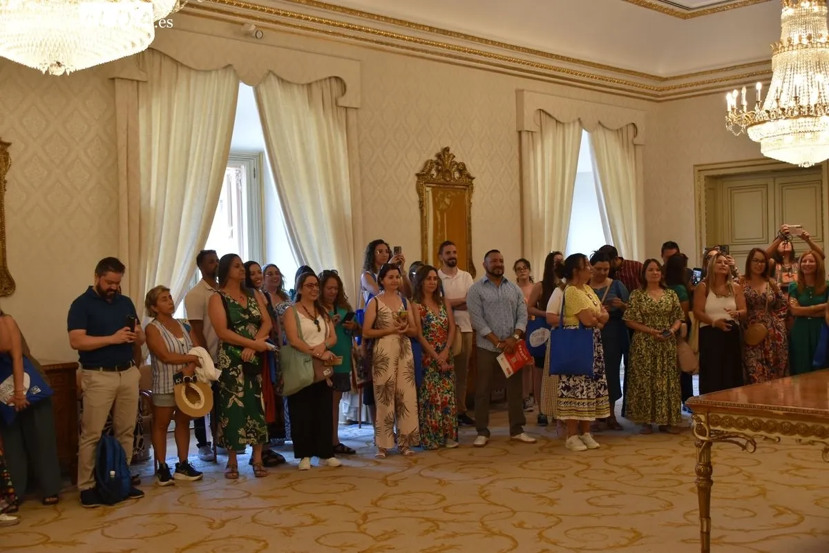 Recepción en el ayuntamiento a un grupo de 70 profesores de español procedentes de Brasil y Estados Unidos | Fotos: Miguel González