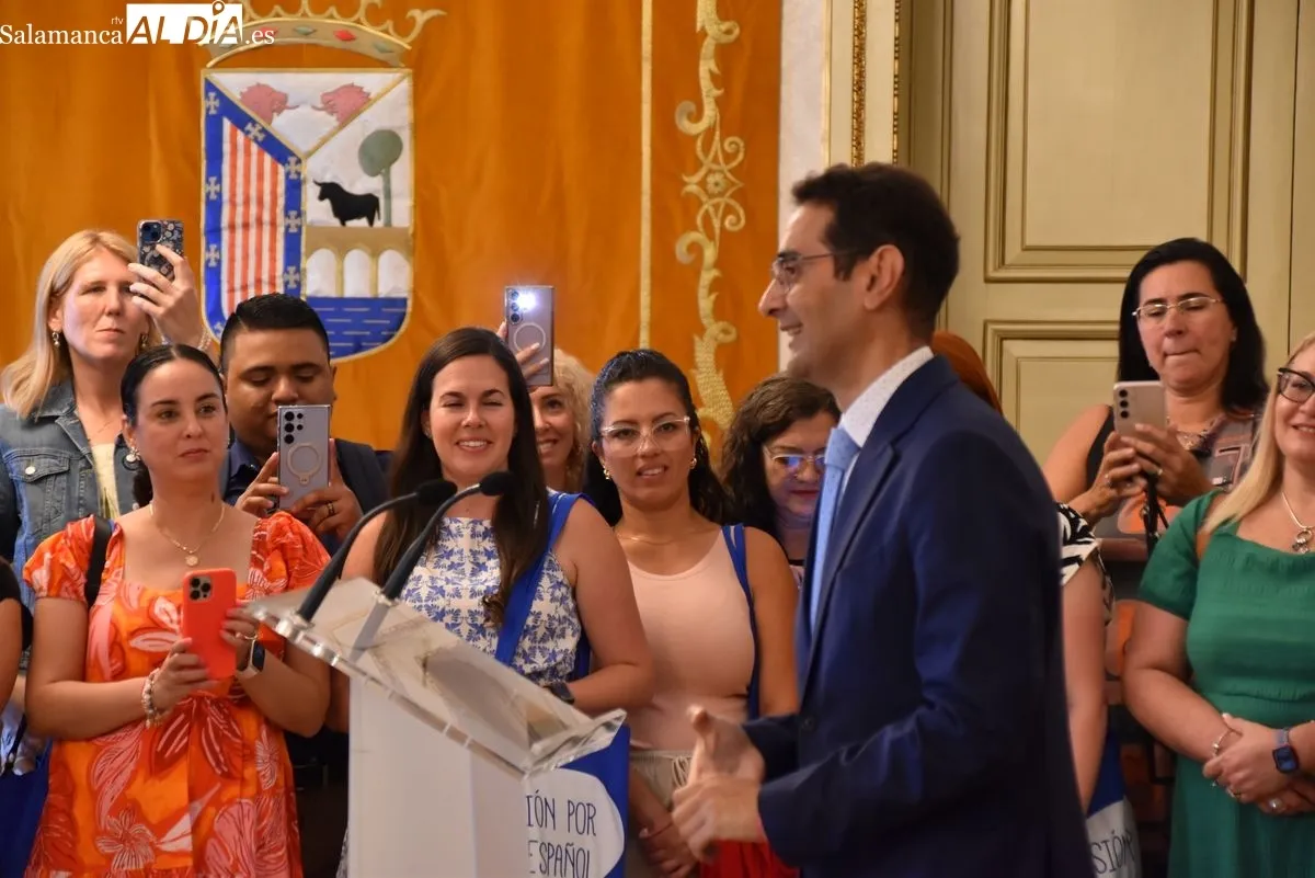 Recepción en el ayuntamiento a un grupo de 70 profesores de español procedentes de Brasil y Estados Unidos | Fotos: Miguel González