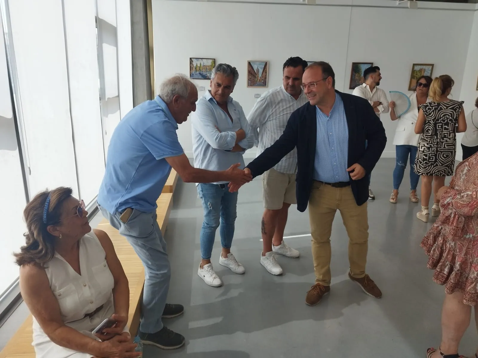 El campo y la ciudad se dan la mano en los lienzos de la nueva exposición de 'El Charro'