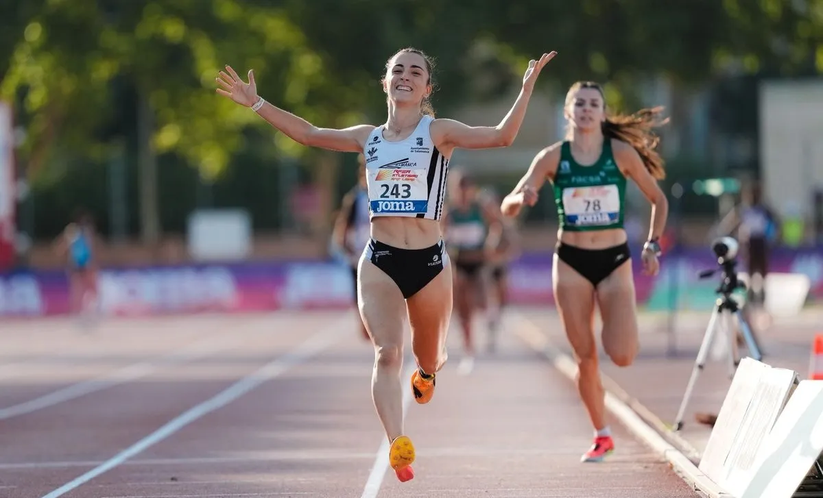 En el nacional Sub-23, Rocío Garrido, del Atlético Salamanca, se proclamó campeona de España en la exigente prueba de los 1.500 metros lisos. Foto @atletismoRFEA
