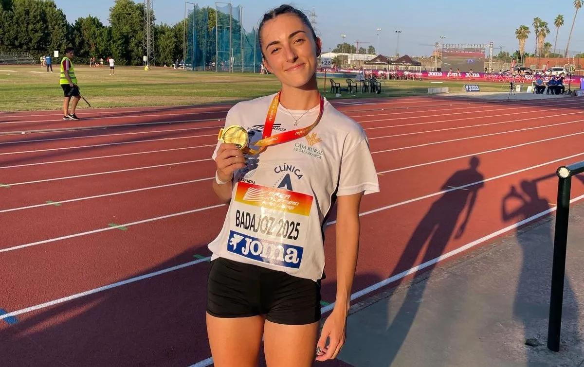 Rocío Garrido con su oro en la prueba de los 1.500 del nacional sub 23