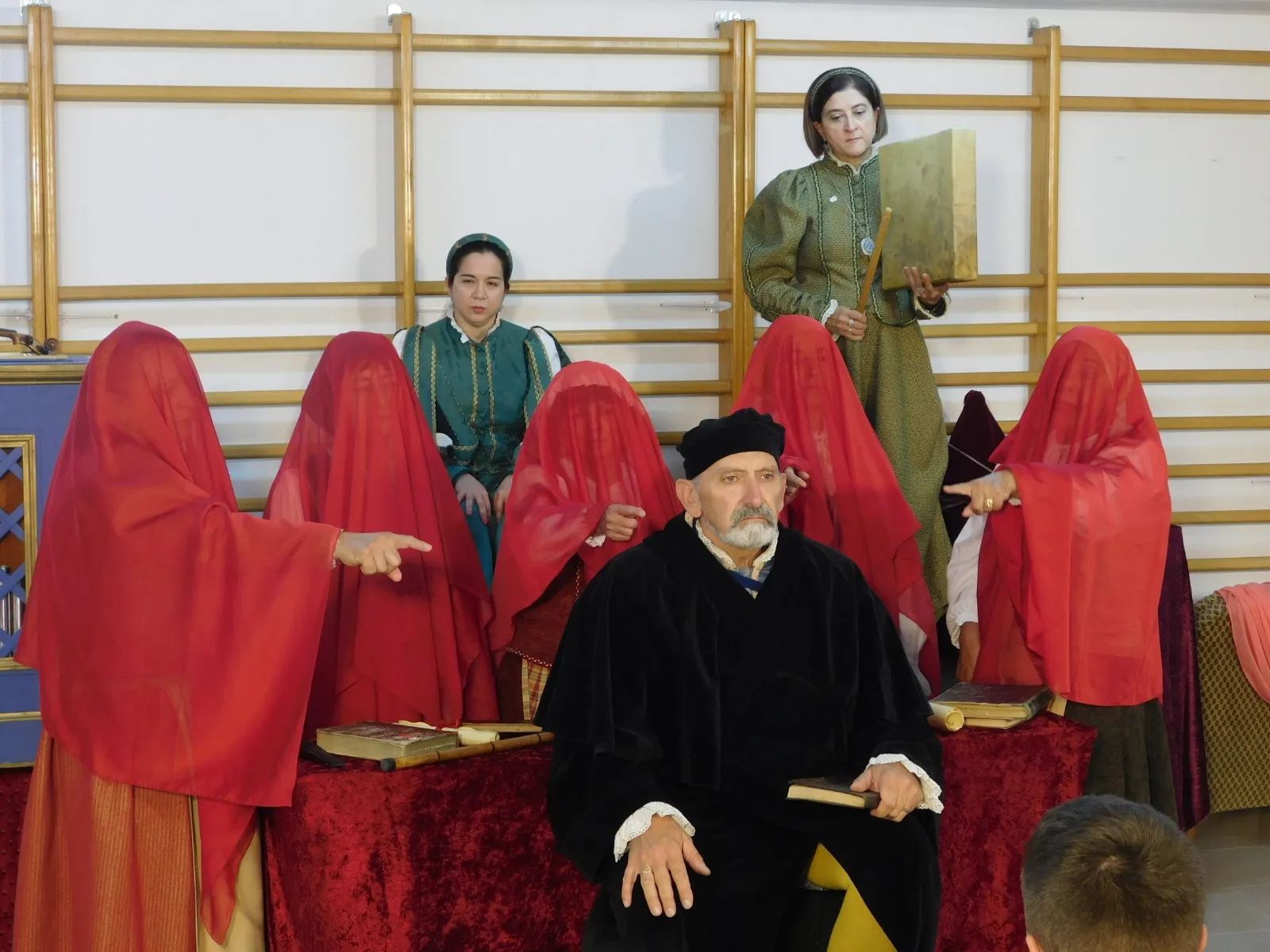 Sando se rinde a la 'magia del teatro' con la función 274 de 'Buscando a Nebrija'
