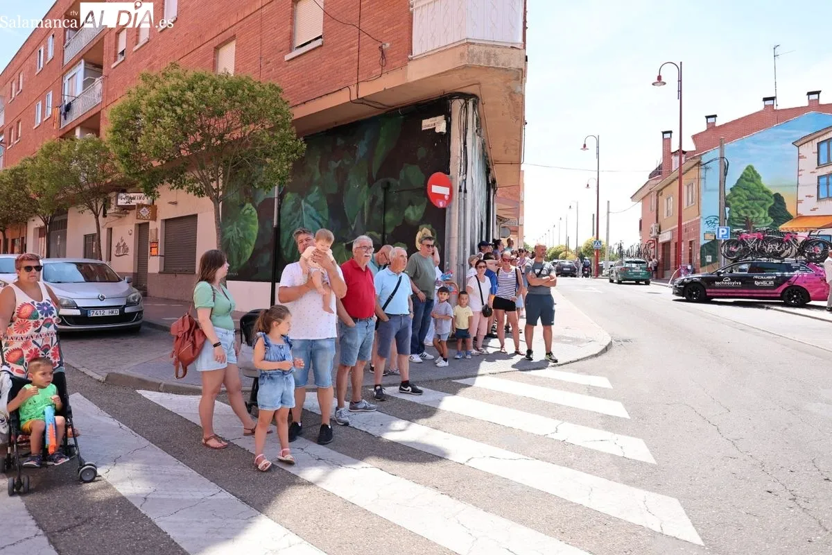 Santa Marta se vuelca con la Vuelta a CyL élite y sub-23 en la salida de su etapa más larga. Foto de David Sañudo