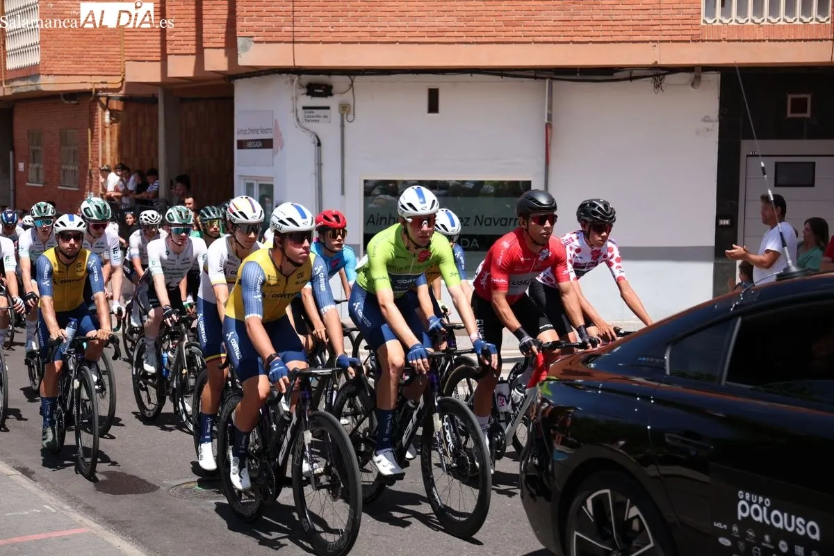 Santa Marta se vuelca con la Vuelta a CyL élite y sub-23 en la salida de su etapa más larga. Foto de David Sañudo