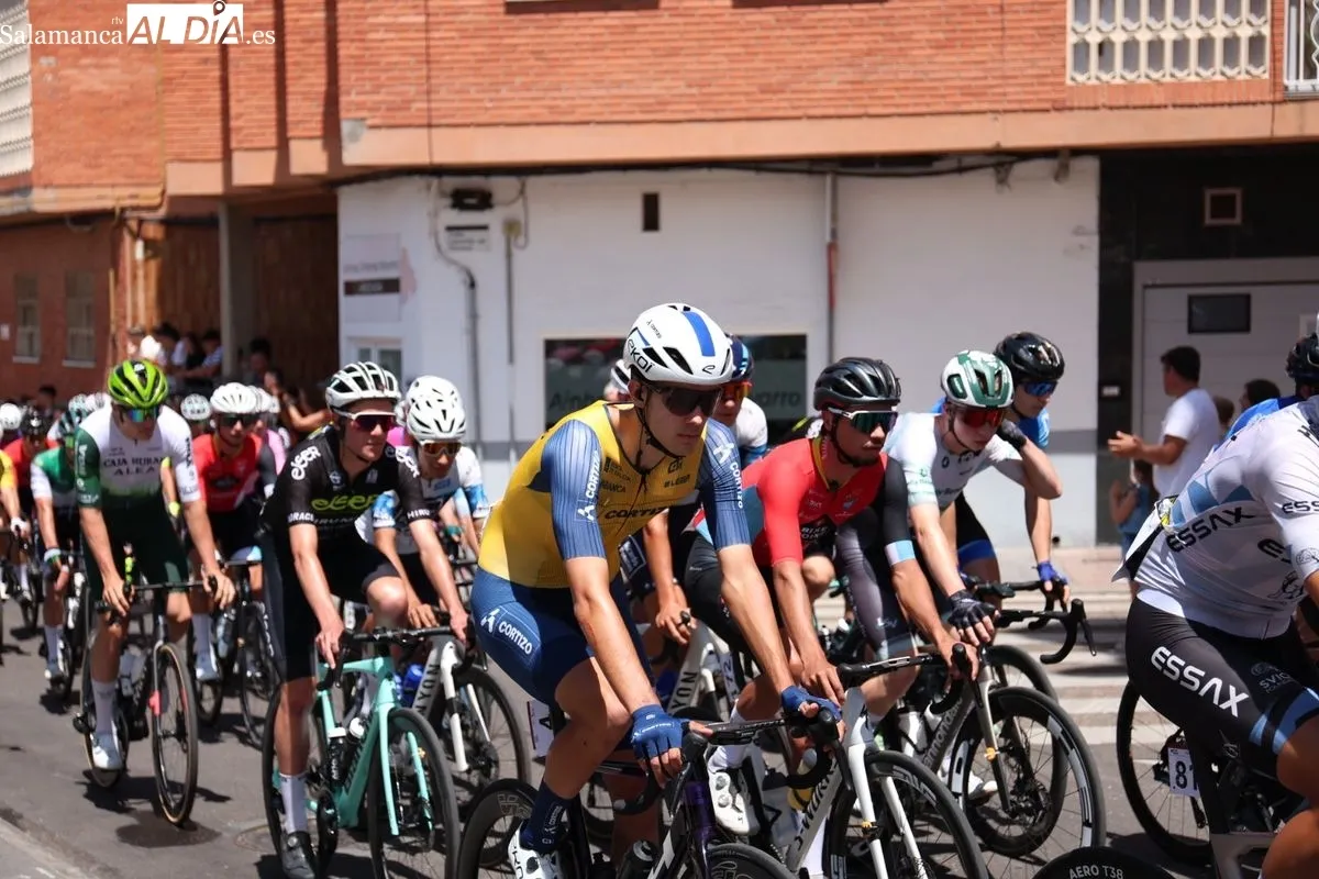 Santa Marta se vuelca con la Vuelta a CyL élite y sub-23 en la salida de su etapa más larga. Foto de David Sañudo