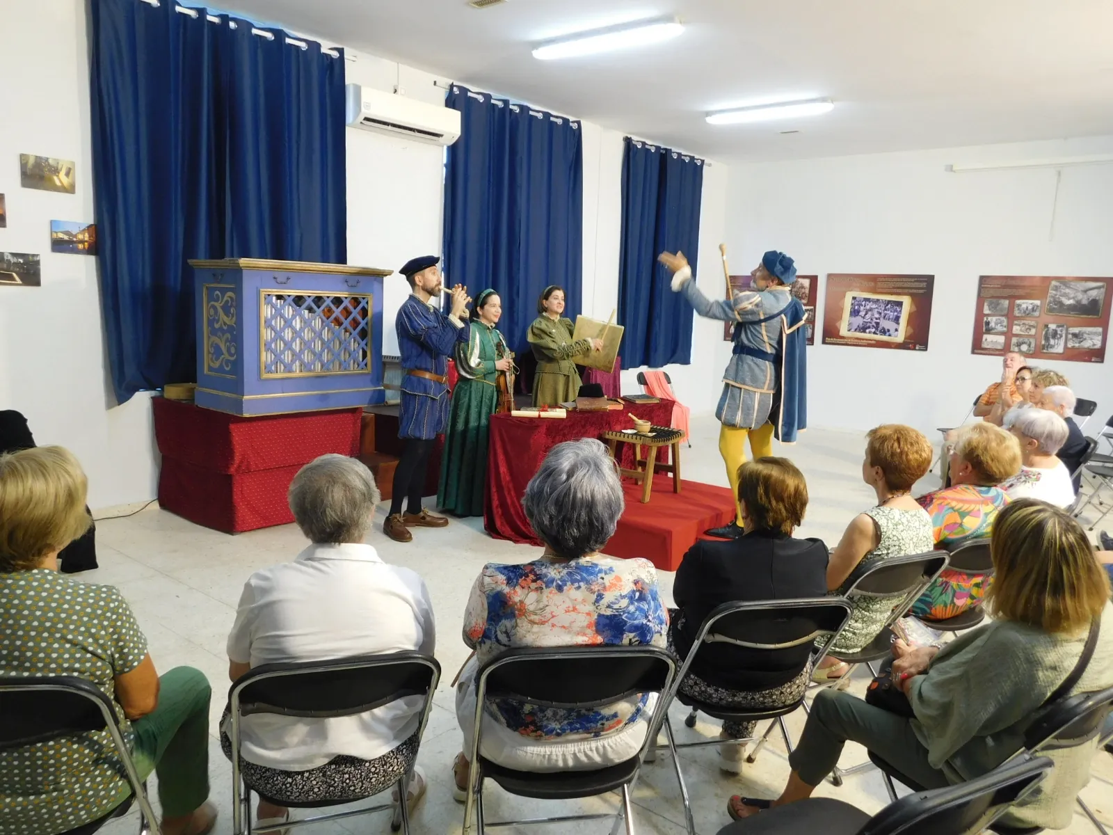 Santibáñez de la Sierra disfruta de la obra “Buscando a Nebrija