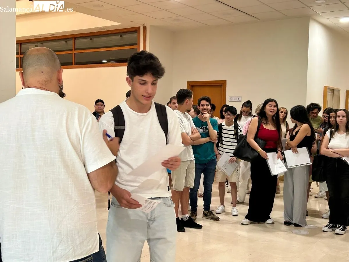 PAU extraordinaria en el Aula 006 del Edificio FES del Campus Miguel de Unamuno. Foto de Elena Rodríguez