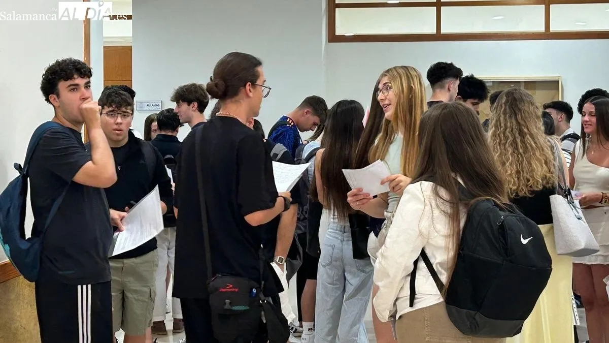 PAU extraordinaria en el Aula 006 del Edificio FES del Campus Miguel de Unamuno. Foto de Elena Rodríguez