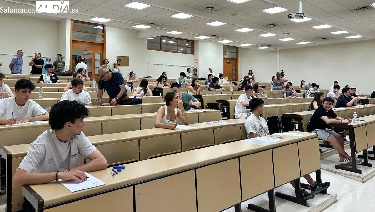 PAU extraordinaria en el Aula 006 del Edificio FES del Campus Miguel de Unamuno. Foto de Elena Rodríguez