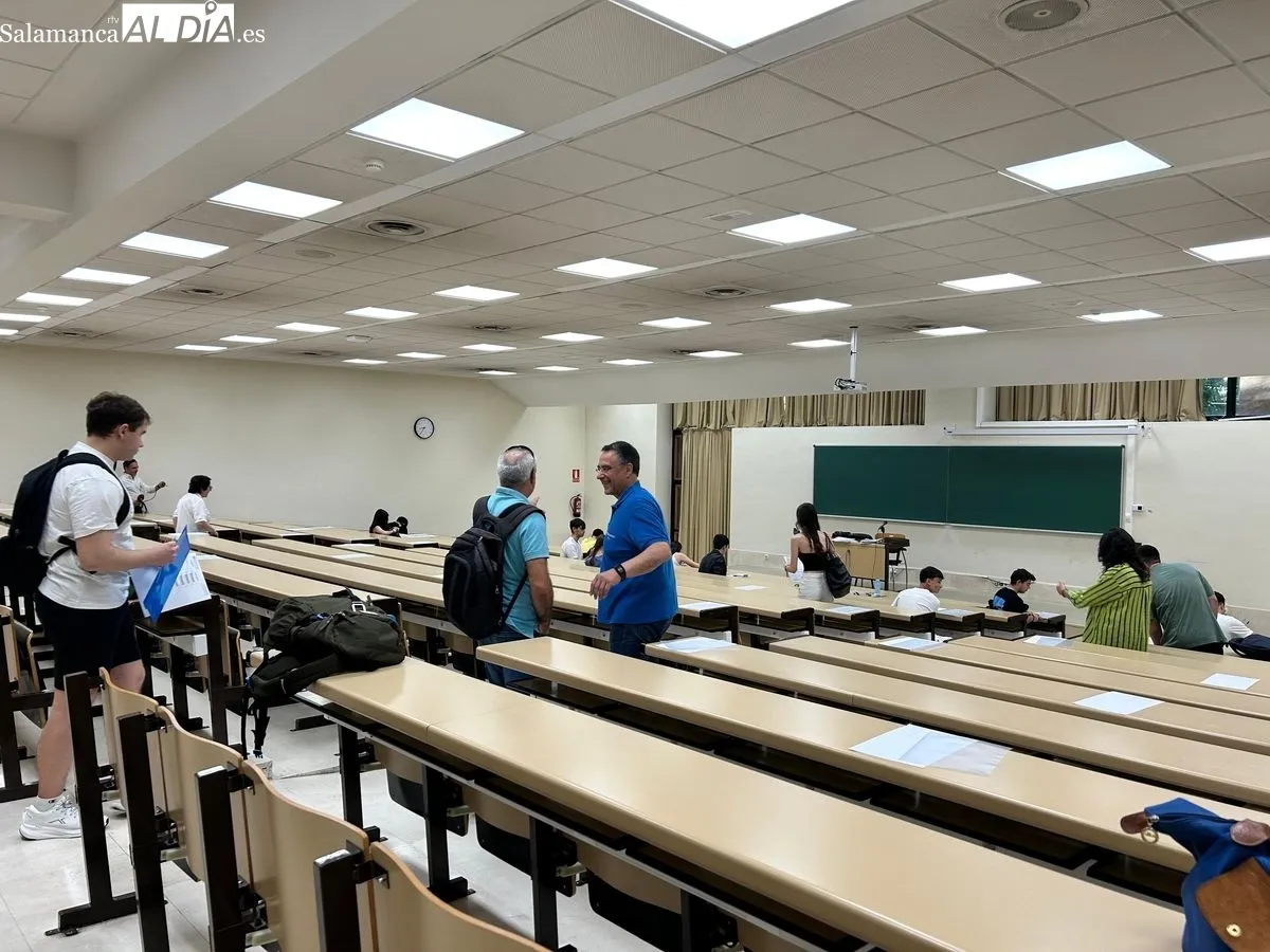 PAU extraordinaria en el Aula 006 del Edificio FES del Campus Miguel de Unamuno. Foto de Elena Rodríguez