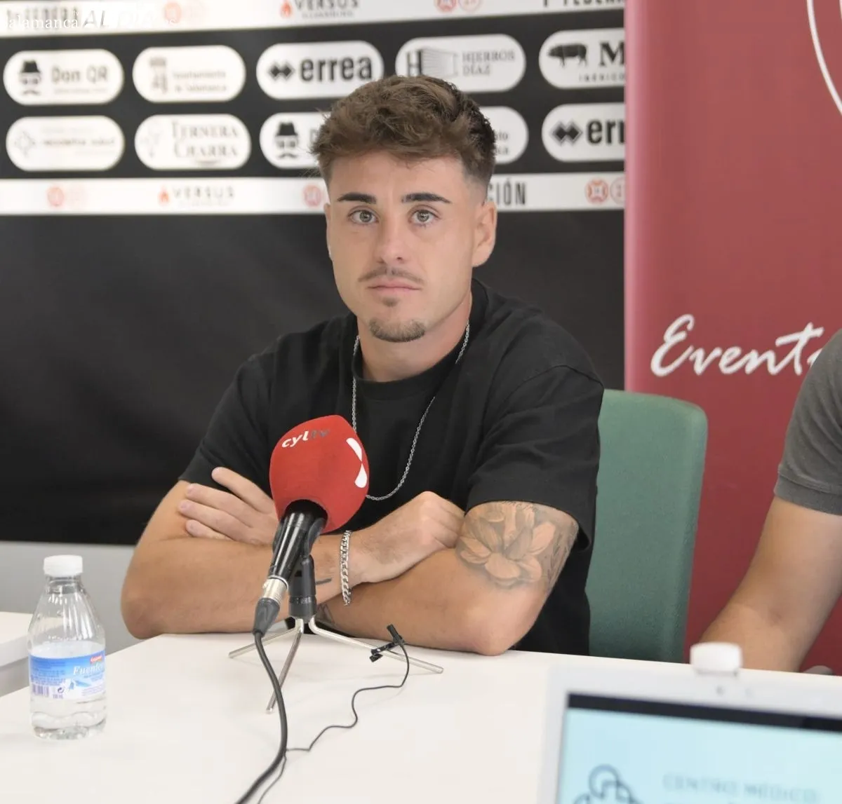 Presentación del lateral Víctor Olmedo y el portero Unai Marino