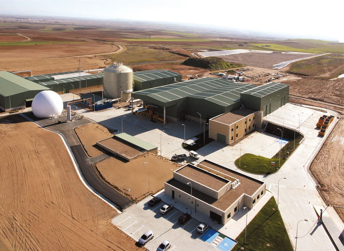 Malos olores de la planta de Gomecello agobian a los vecinos