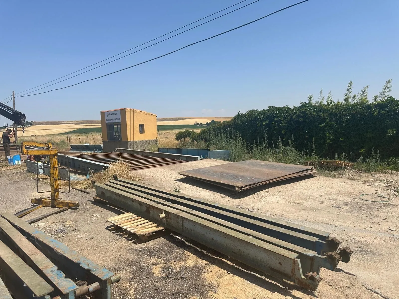 Villamayor inicia la obra de su nueva báscula municipal para modernizar el servicio a los agricultores y mejorar el acceso a la SA-300