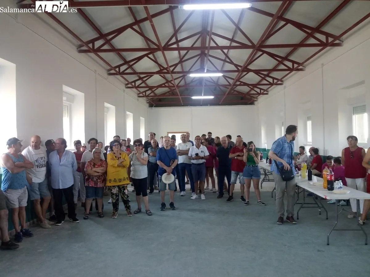 La inauguración del mural de Valeriano Salgado daba el pistoletazo de salida a las fiestas de San Cristóbal en Guadramiro