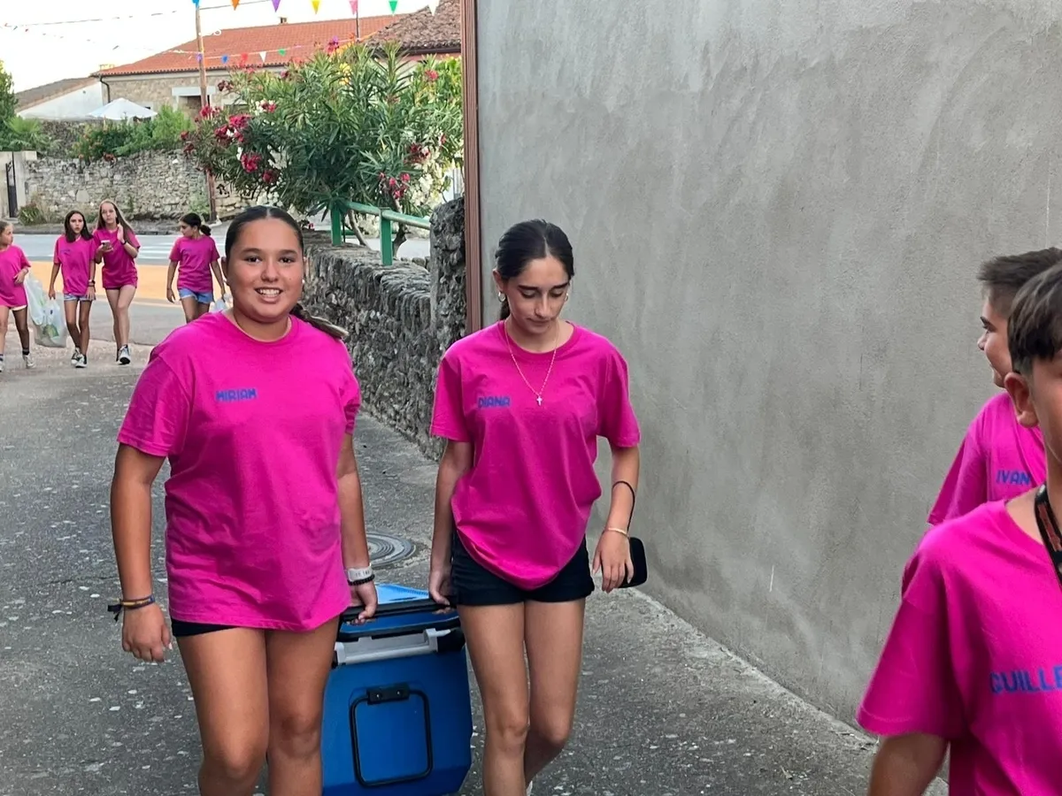 La inauguración del mural de Valeriano Salgado daba el pistoletazo de salida a las fiestas de San Cristóbal en Guadramiro