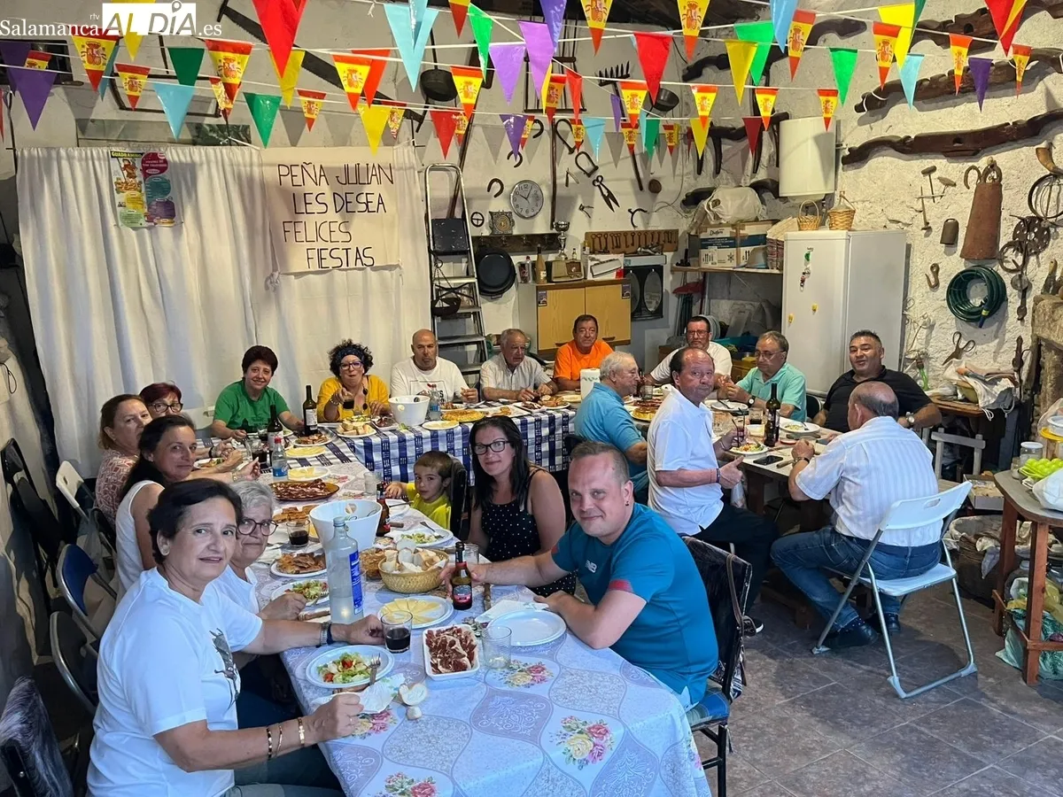 La inauguración del mural de Valeriano Salgado daba el pistoletazo de salida a las fiestas de San Cristóbal en Guadramiro