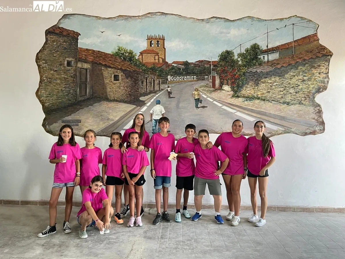 La inauguración del mural de Valeriano Salgado daba el pistoletazo de salida a las fiestas de San Cristóbal en Guadramiro