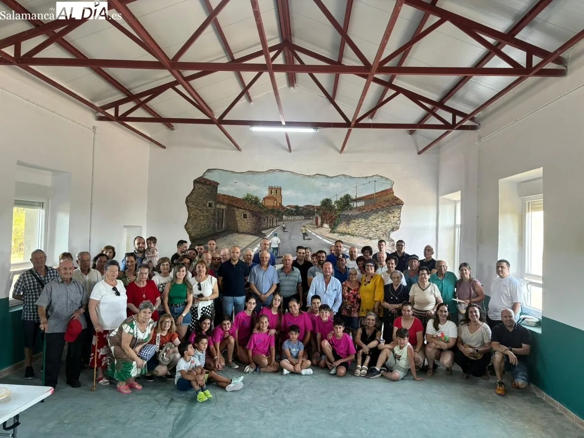 La inauguración del mural de Valeriano Salgado daba el pistoletazo de salida a las fiestas de San Cristóbal en Guadramiro