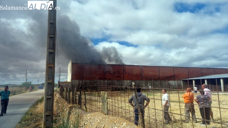 Incendio en Garcihernández moviliza a cuatro parques