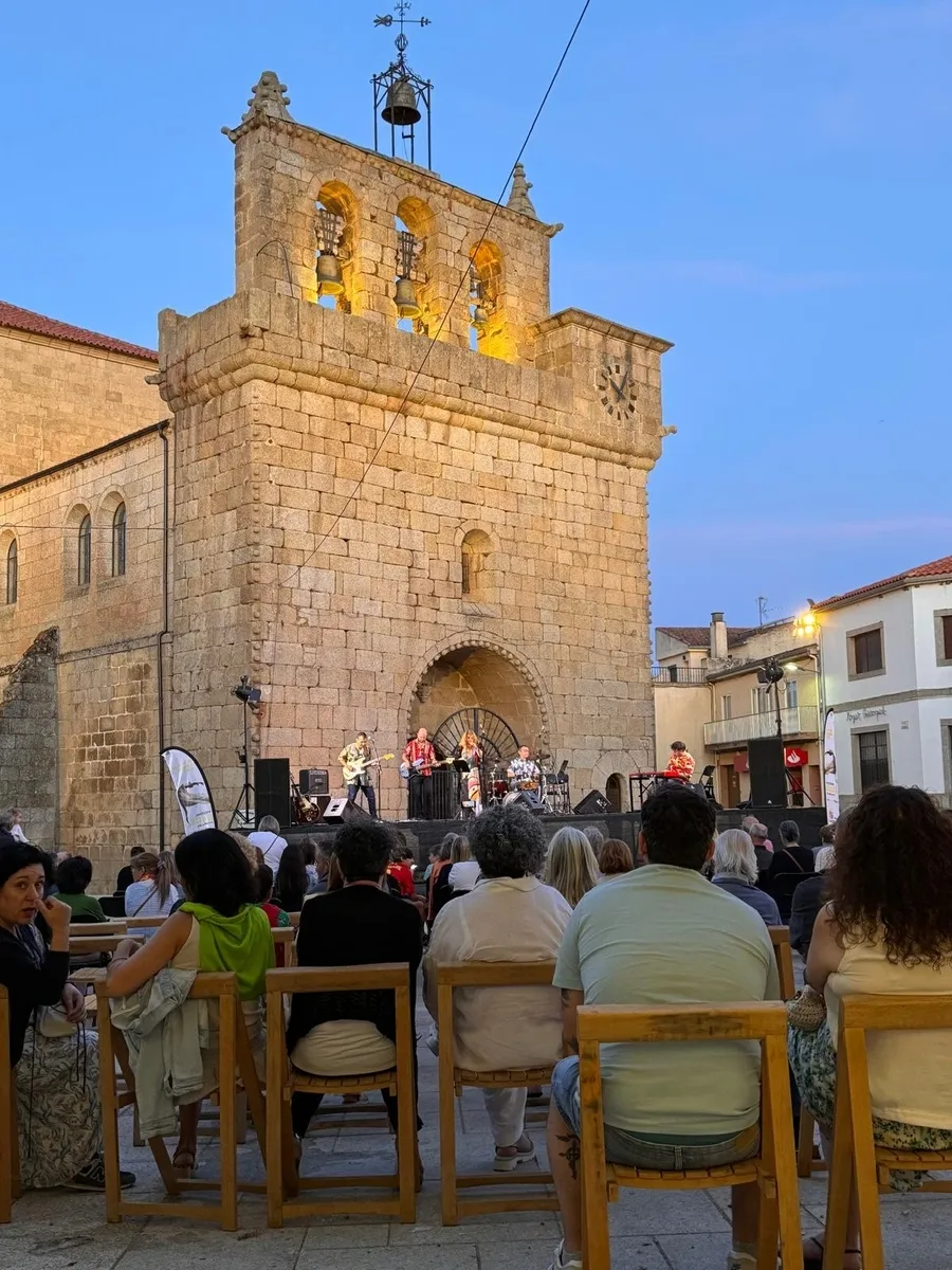 Actuación del grupo Mama Nat y 32-20 Blues en Villavieja de Yeltes