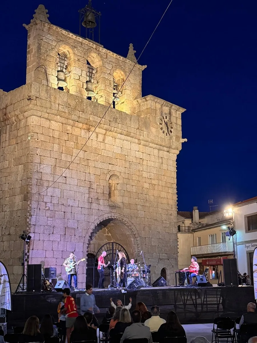 Actuación del grupo Mama Nat y 32-20 Blues en Villavieja de Yeltes