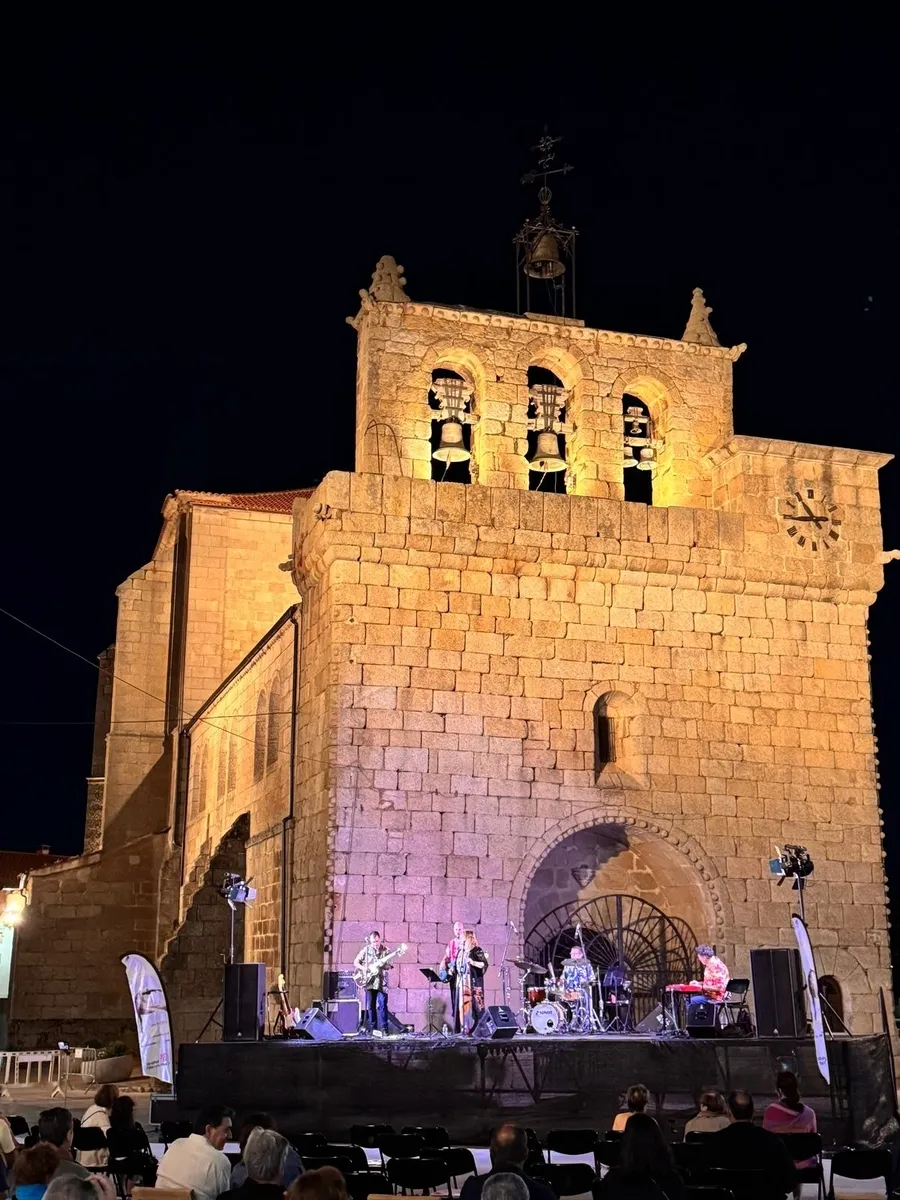 Actuación del grupo Mama Nat y 32-20 Blues en Villavieja de Yeltes