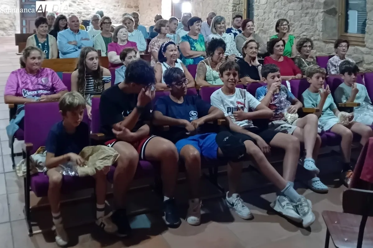 En torno a unas 65 personas asistieron a este taller de magia contra los delitos de odio 