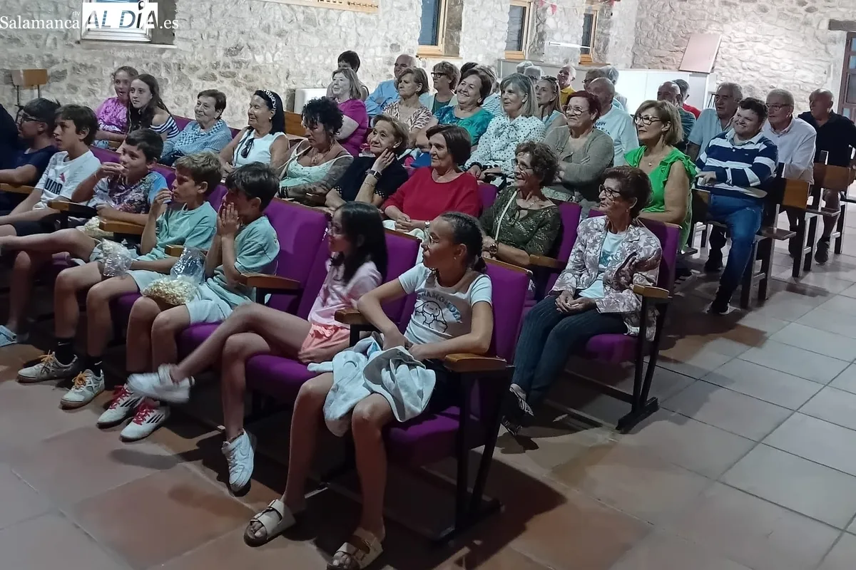 En torno a unas 65 personas asistieron a este taller de magia contra los delitos de odio 