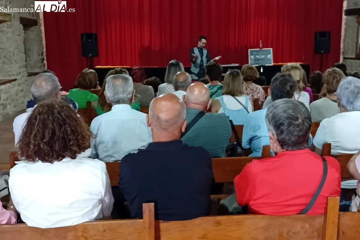 En torno a unas 65 personas asistieron a este taller de magia contra los delitos de odio 
