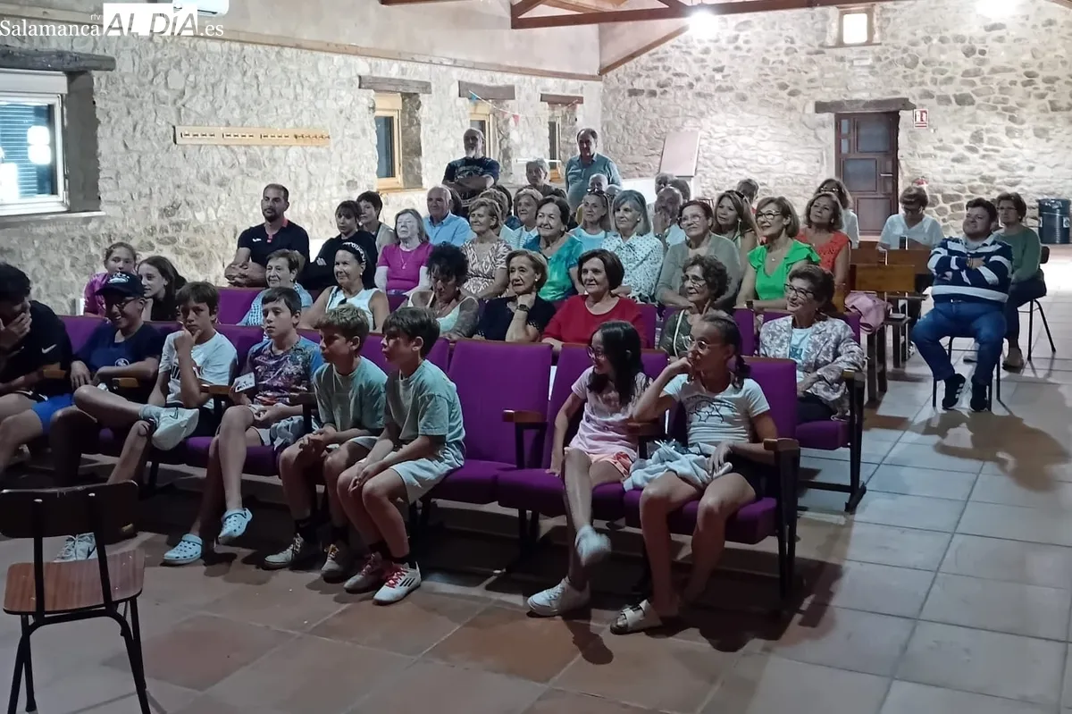 En torno a unas 65 personas asistieron a este taller de magia contra los delitos de odio 