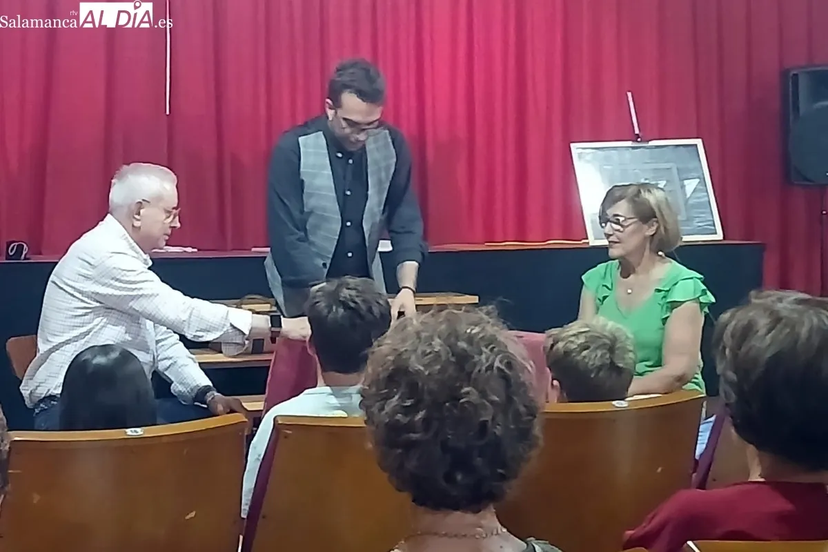 En torno a unas 65 personas asistieron a este taller de magia contra los delitos de odio 
