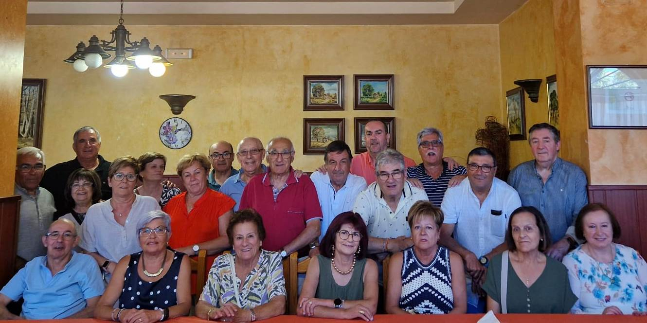 La Peña Santa Ana se reúne en torno a la mesa para celebrar su festividad