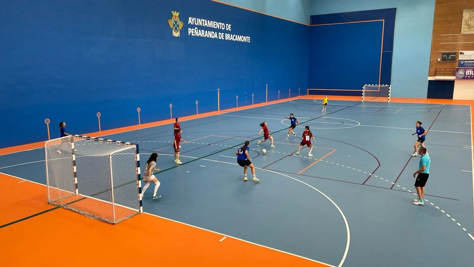Foto 9 - El equipo Vayatorta FC se lleva el animado Torneo de F&uacute;tbol Sala Femenino de Pe&ntilde;aranda