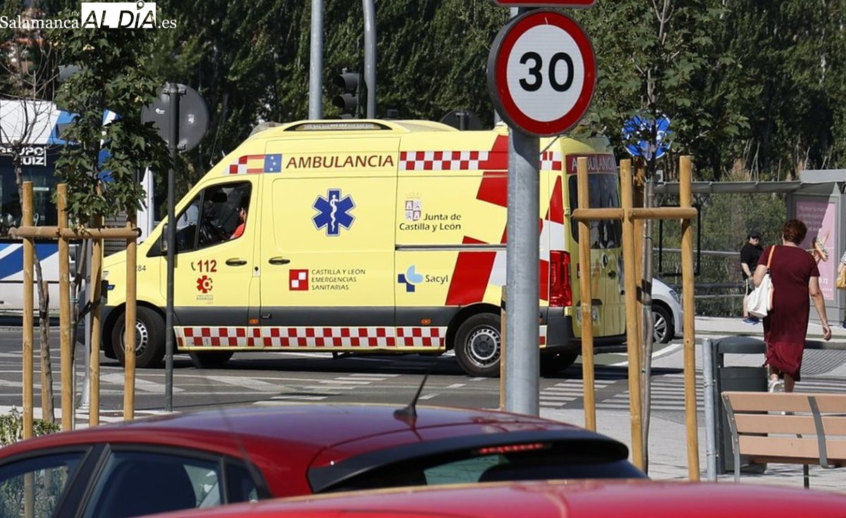Un motorista resulta herido en una colisión con un turismo en la Glorieta de los Milagros