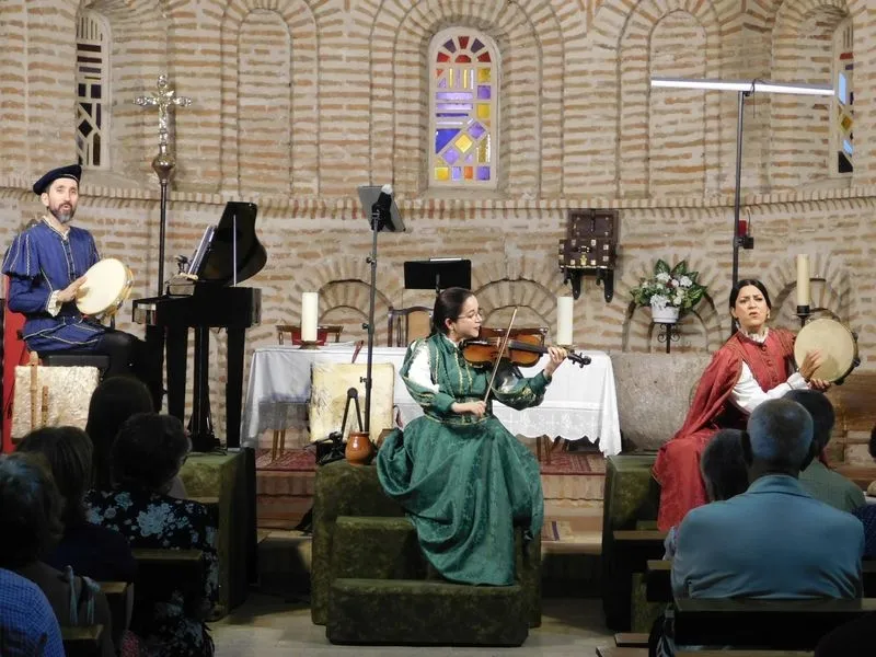 Foto 4 - El arte mud&eacute;jar de Gajates se convierte en escenario y protagonista de 'Arcos y Ecos'