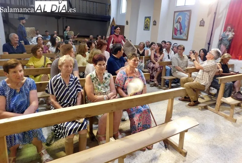 Foto 7 - La iglesia de Pedrosillo de Alba se transforma en un escenario de oraci&oacute;n con el recital 'Arcos y Ecos'