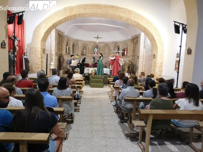 Foto 6 - La iglesia de Pedrosillo de Alba se transforma en un escenario de oraci&oacute;n con el recital 'Arcos y Ecos'