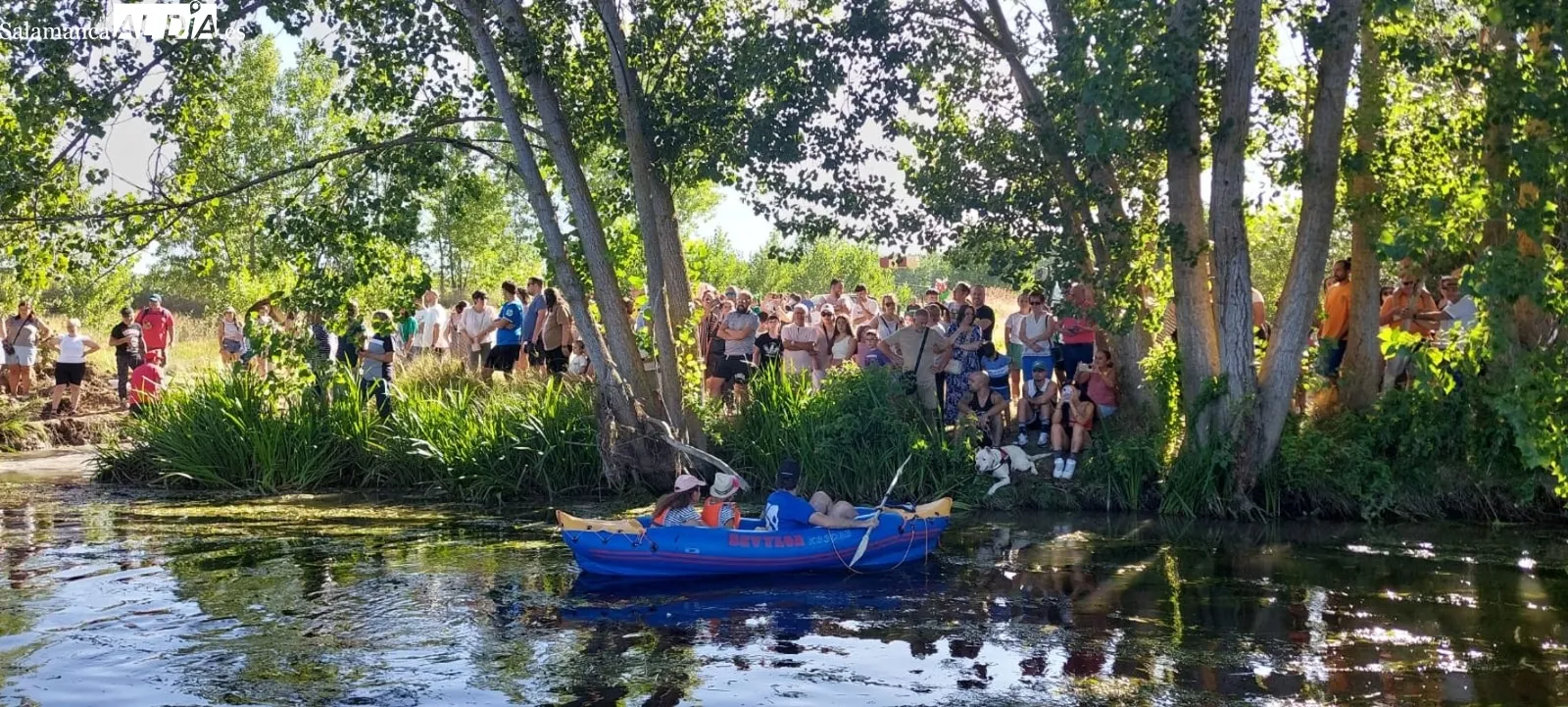Foto 3 - La imaginaci&oacute;n y el humor navegan por el Tormes en la Fiesta de las Barcas de Encinas de Arriba
