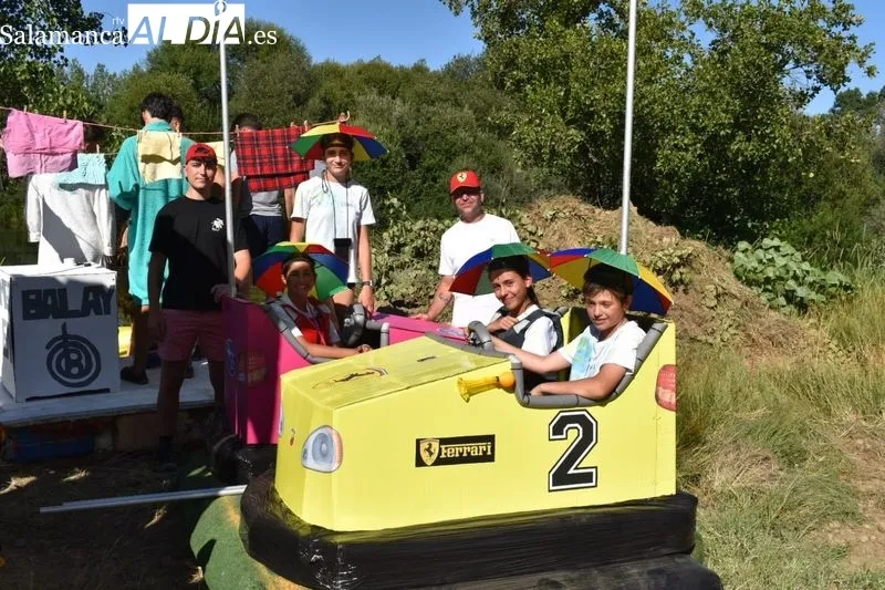 Foto 14 - La imaginaci&oacute;n y el humor navegan por el Tormes en la Fiesta de las Barcas de Encinas de Arriba