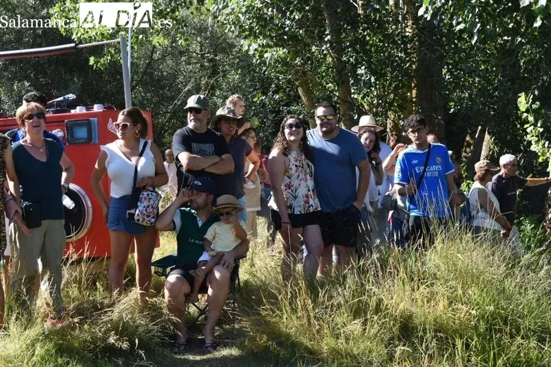 Foto 10 - La imaginaci&oacute;n y el humor navegan por el Tormes en la Fiesta de las Barcas de Encinas de Arriba
